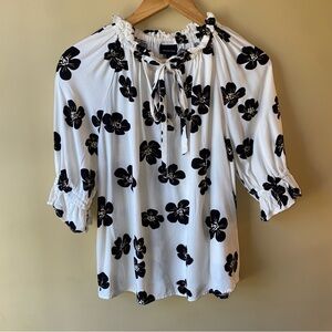 Who What Wear Black & Cream Flower Blouse Women’s Size Small Tie Front Floral